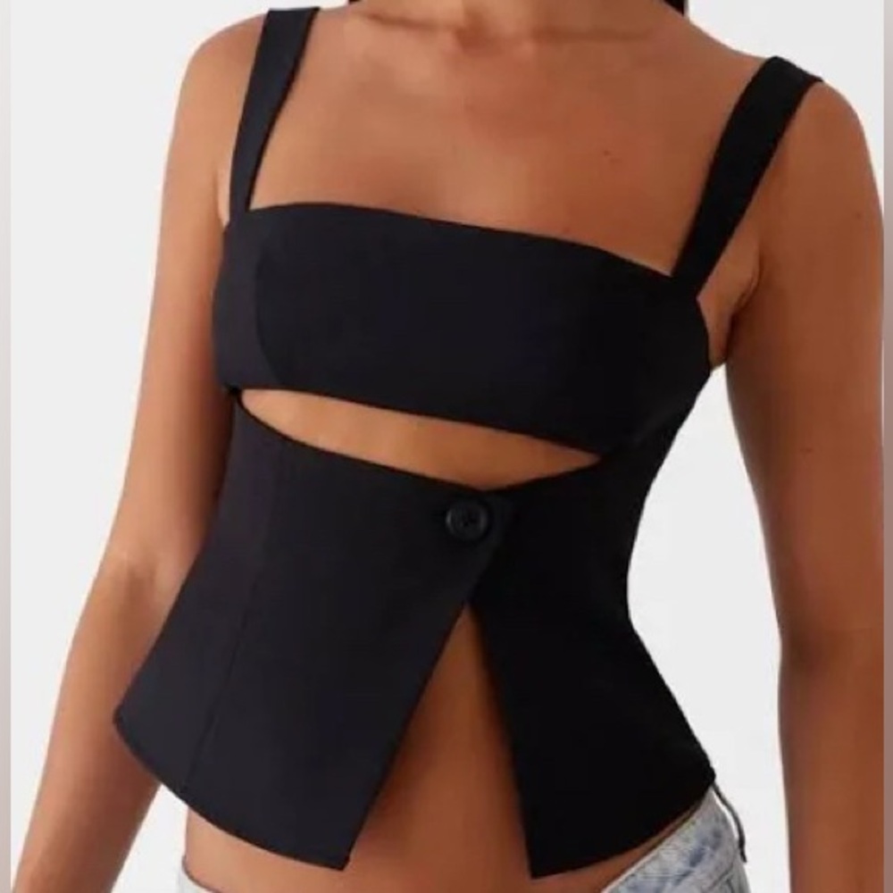 Pepper mayo black tank with button